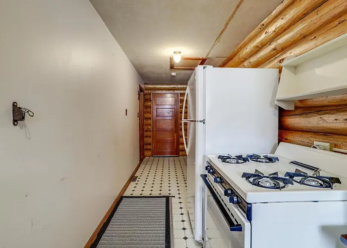 Quarter-acre 7 Mi To Sinks Canyon Holiday home *